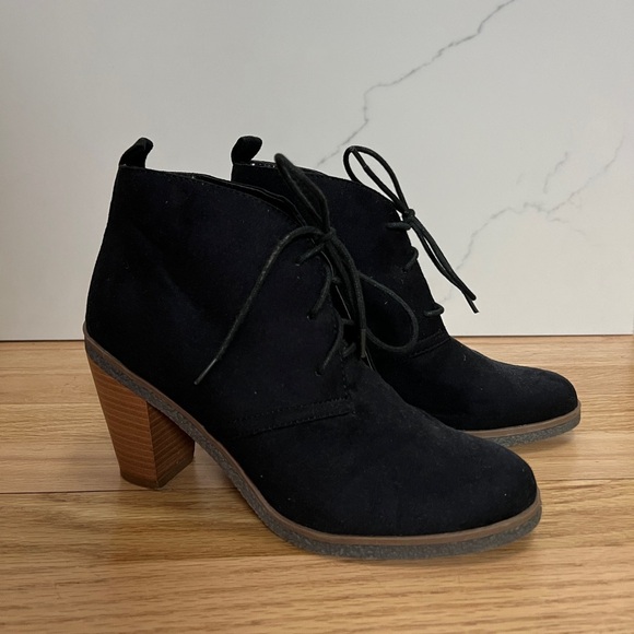 American Eagle Womens Faux Suede Chukka Ankle Bootie Heel Lace Up Boot 8 Black - Picture 1 of 11